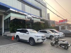 Zoey's On Sixth Pluit
