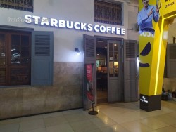 Lokasi Starbucks Coffee di Stasiun Manggarai