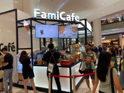 FamilyMart Robot Barista Puri