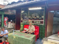 Rumah Makan Simpang Tigo Blok M