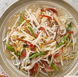 Stir Fried Bean Sprouts With Salted Fish