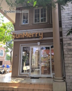 Suasana Toko Roti Sun Merry Pik