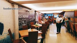 Suasana Interior Waroenk Kito Green Garden