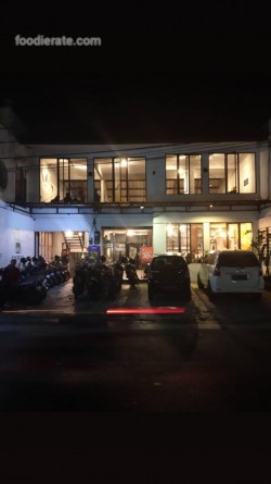 Tampak Luar dan Dalam Restoran