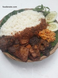 Coba nasi komplit(babat,paru dan empal) nya Juara Banget dech....

