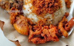 Nasi Ayam Paha + Kulit + Serundeng + Sambal Bawang