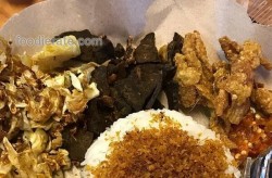 Nasi Kulit + Paru + Serundeng + Sambal Bawang