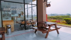 Lokasi Kafe Warung Kamboja di Azalea Apartemen Cikarang