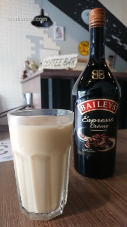 Ayam guling, chicken rotisserie, steak, pasta, coffee, aglio olio, spaghetty bolognais, chicken steak, beef steak, indomie goreng, indomie rebus, singkong stick.