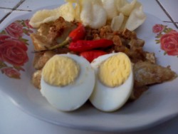 Kupat tahu telor rebus