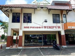 Mie Pangsit Simpur Kemang Pratama Rawalumbu