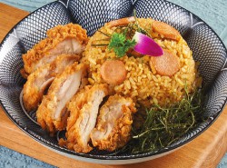 Nasi Goreng Sosis & Ayam Garing