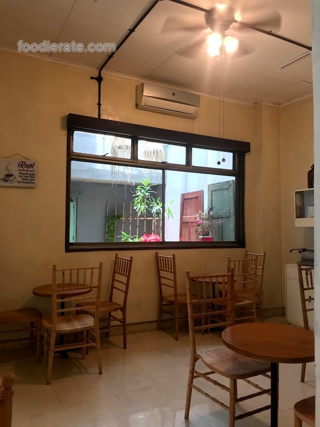 Foto Bakso dan Coffee Latte